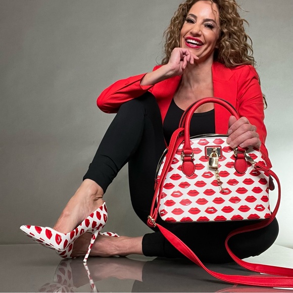 KISS ME BAG PURSE & MATCHING HIGH HEEL, ALDO! LIKE NEW! Crossover, or top handle